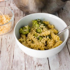 broccoli and cheese pasta